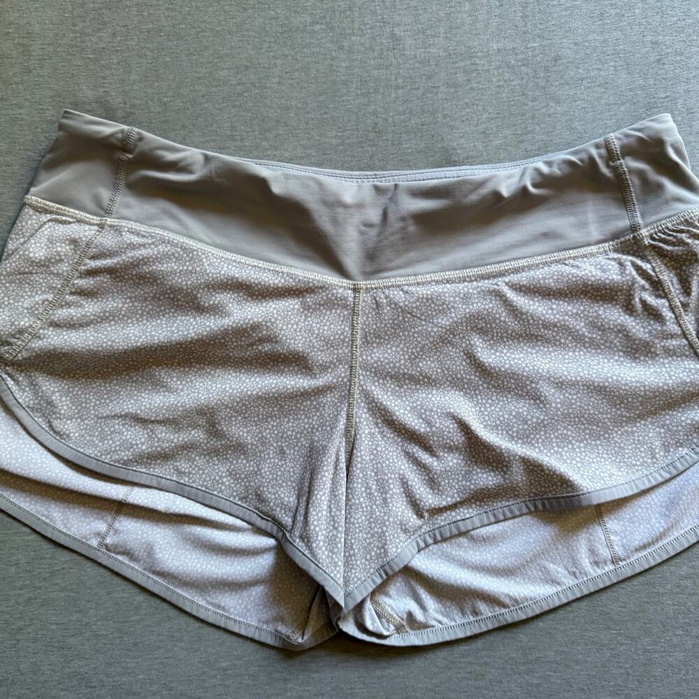 lululemon athletica women's light gray dotted running shorts